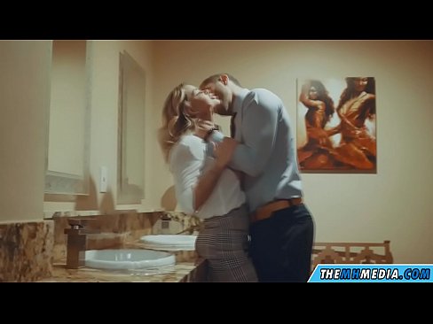 ❤️ Кога бујна русокоса ќе ве заведе во јавен тоалет ️ Анално видео кај нас ❤